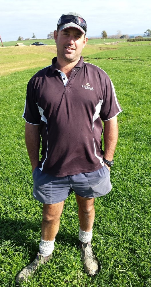 Farmer-agriculture-humate-fulvic-humic-cattle-cows-background-NZ-Dairy